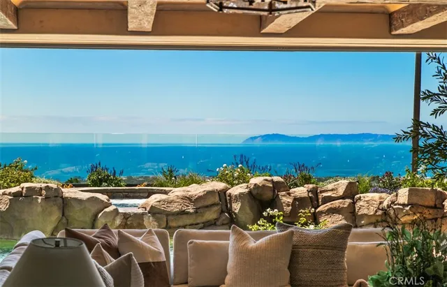 $18,998,000 | 25 San Mateo Way, Corona del Mar, CA 92625