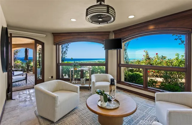 $18,998,000 | 25 San Mateo Way, Corona del Mar, CA 92625
