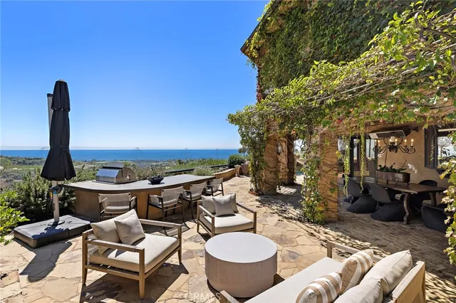 $18,998,000 | 25 San Mateo Way, Corona del Mar, CA 92625