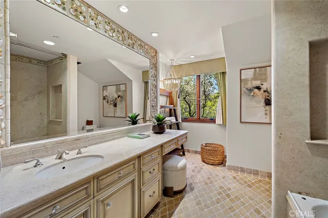 $18,998,000 | 25 San Mateo Way, Corona del Mar, CA 92625