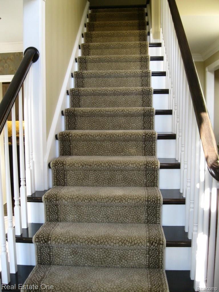24881 Reeds Pointe Drive Novi, MI 48374 - Photo 9 of 45 Staircase.jpg