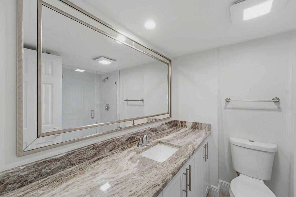 3900 Southeast County Line Road Jupiter, FL 33469 - Photo 11 of 18 082426_019
