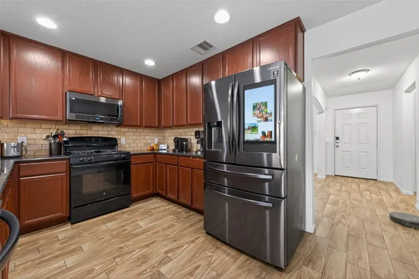 $2,450 | 9931 Chimney Swift Lane, Conroe, TX 77385