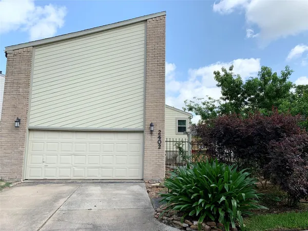 $3,175 | 2402 Intrepid Way, League City, TX 77573
