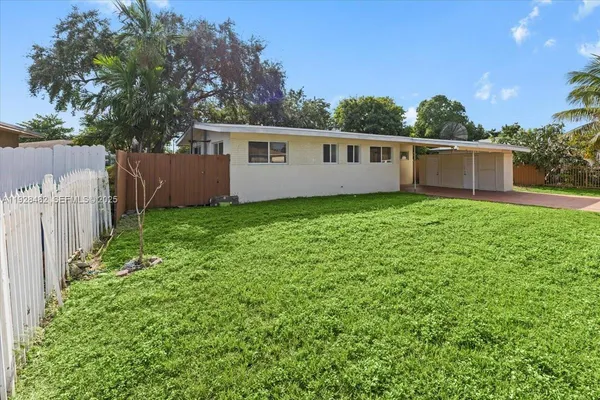 $3,000 | 140 Northwest 198th Street, Miami Gardens, FL 33169
