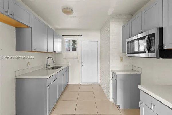 $3,000 | 140 Northwest 198th Street, Miami Gardens, FL 33169