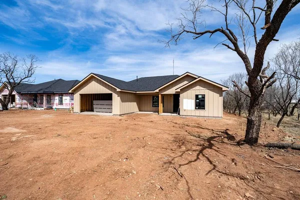 $326,600 | 707 East Davenport Street, Stamford, TX 79553