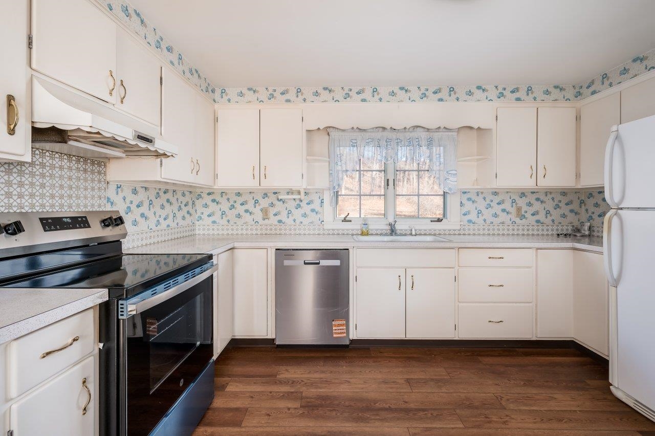 45 Weare Road Hampton Falls, NH 03844 - Photo 2 of 38