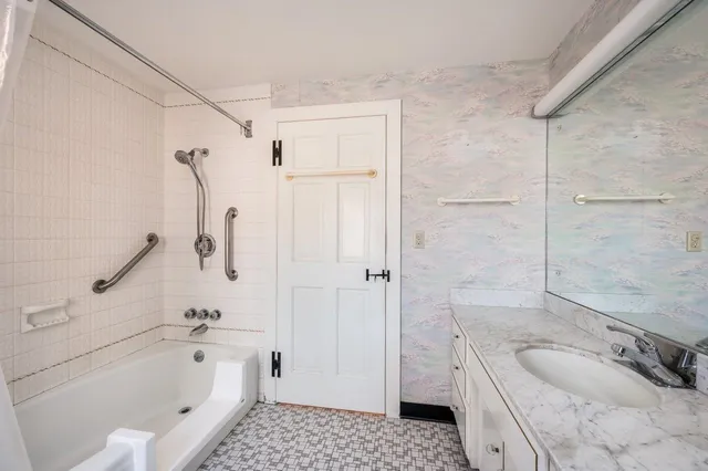 $5,200 | 45 Weare Road, Hampton Falls, NH 03844