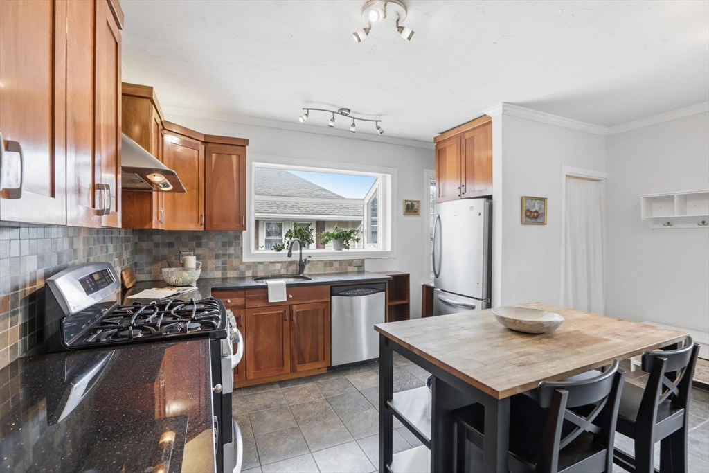 72-74 Parmenter Road, Unit 2 Waltham, MA 02453 - Photo 25 of 38
