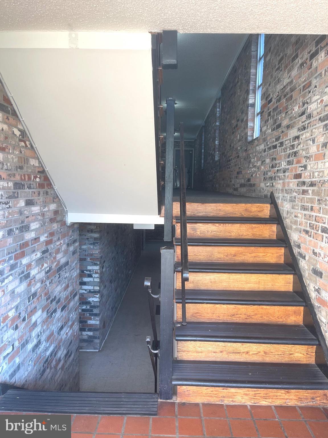 201 South Augusta Avenue, Unit A5 Baltimore, MD 21229 - Photo 3 of 12 a view of entryway