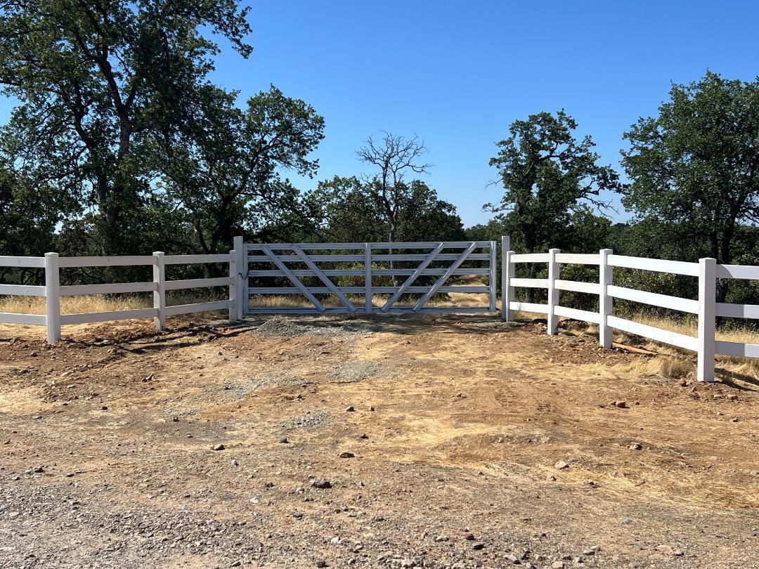 17125 Quail Ridge Road Cottonwood, CA 96022 - Photo 2 of 24 a view of a backyard