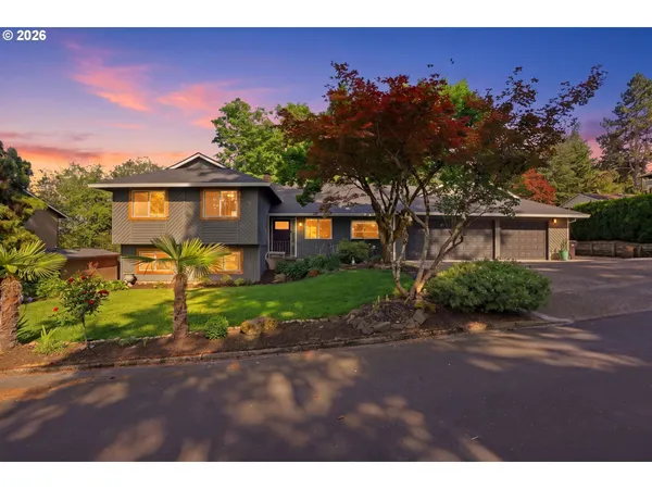 $710,000 | 7748 Blinkhorn Way, Gladstone, OR 97027
