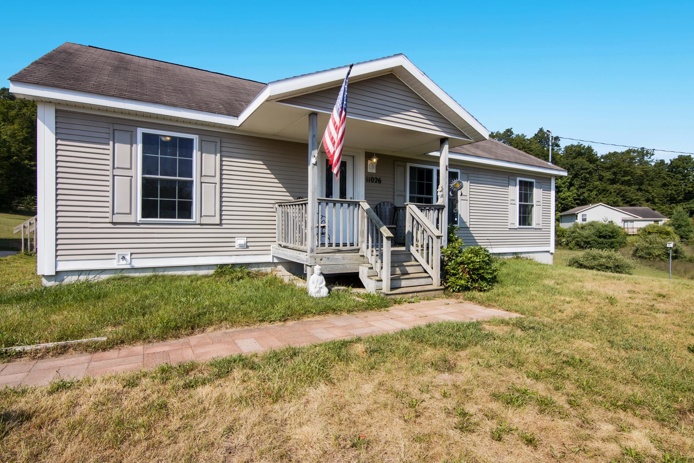 11026 East Pobuda Road Suttons Bay, MI 49682 - Photo 5 of 54 1937739-59a09763-ed1d-409c-92ab-76544dcc29fc.JPG