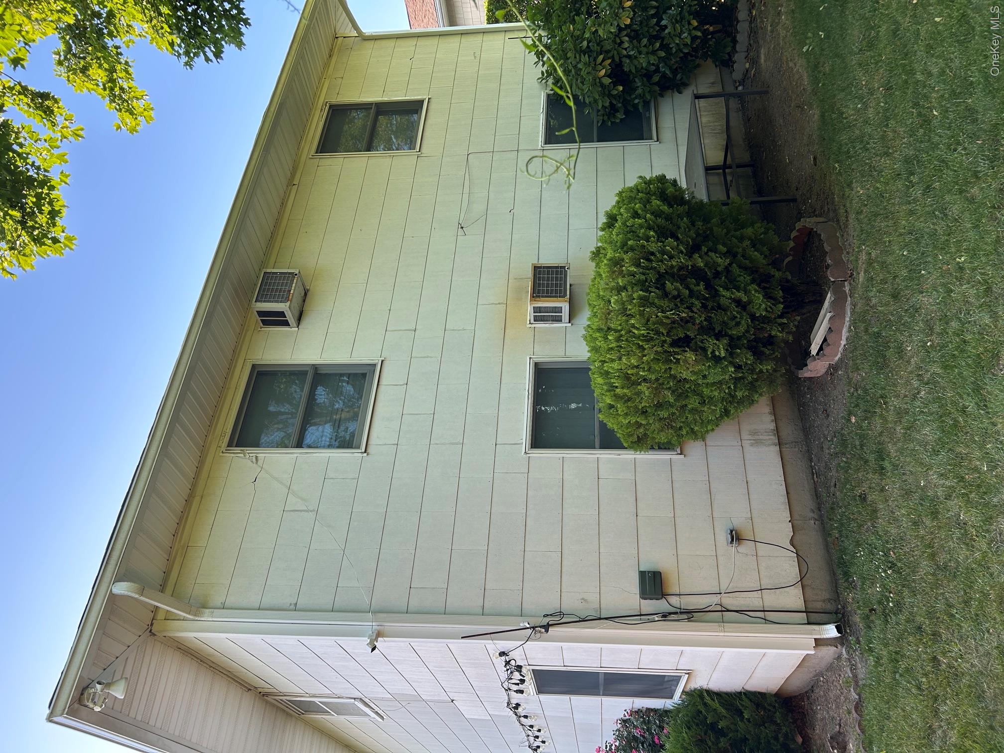 82 Bedford Road Hempstead, NY 11550 - Photo 5 of 25