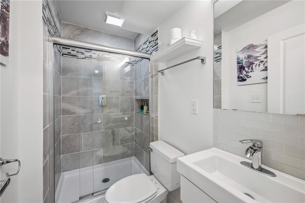 2211 Hill Park Court Decatur, GA 30033 - Photo 16 of 34