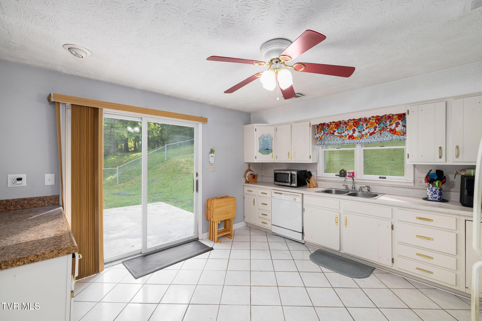 702 Jordan Road Elizabethton, TN 37643 - Photo 19 of 42 IMG_8611