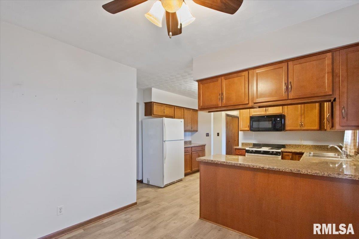 678 Banta Road Lowpoint, IL 61545 - Photo 11 of 40