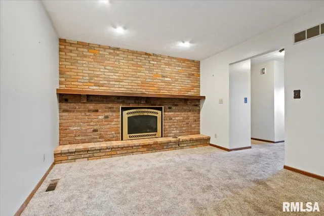 $230,000 | 678 Banta Road, Lowpoint, IL 61545