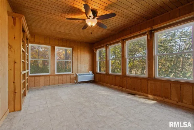 $230,000 | 678 Banta Road, Lowpoint, IL 61545