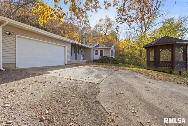 $230,000 | 678 Banta Road, Lowpoint, IL 61545