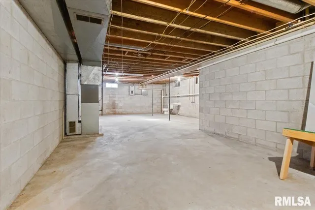 $230,000 | 678 Banta Road, Lowpoint, IL 61545