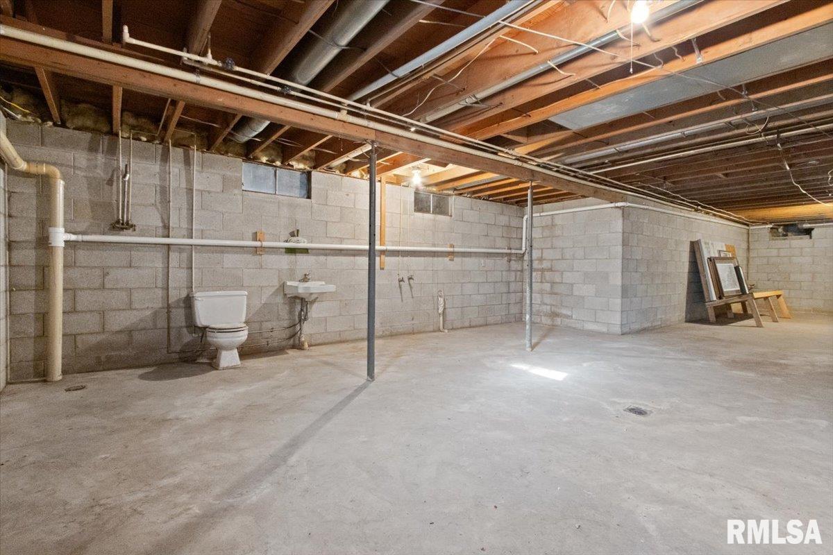 678 Banta Road Lowpoint, IL 61545 - Photo 26 of 40