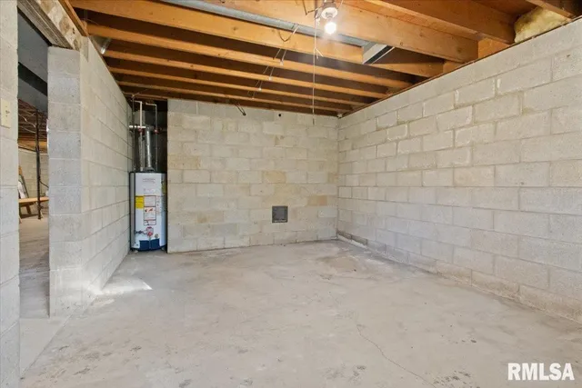 $230,000 | 678 Banta Road, Lowpoint, IL 61545