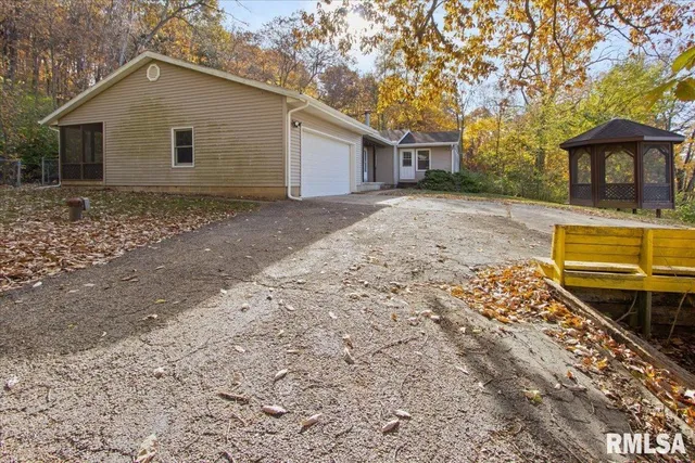 $230,000 | 678 Banta Road, Lowpoint, IL 61545