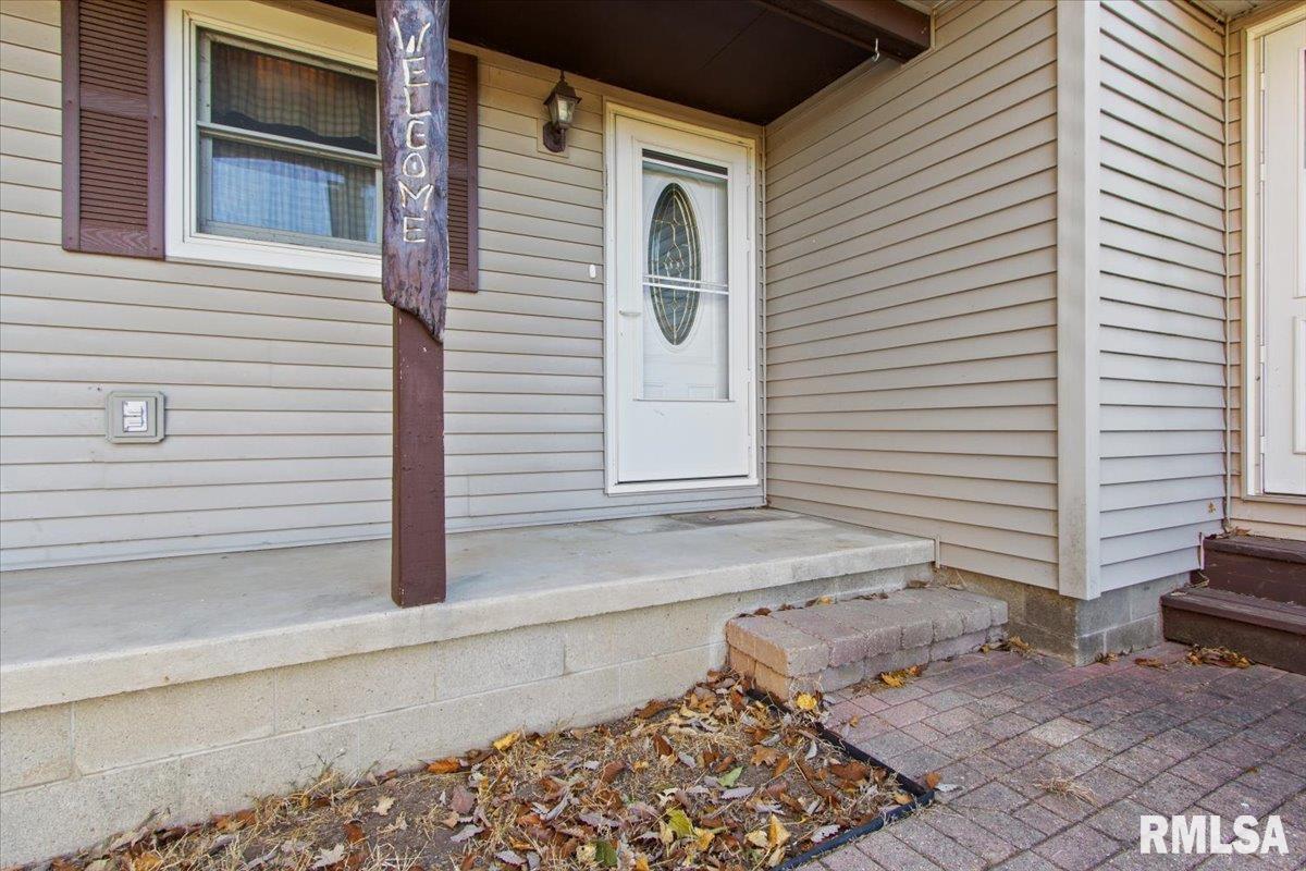 678 Banta Road Lowpoint, IL 61545 - Photo 4 of 40