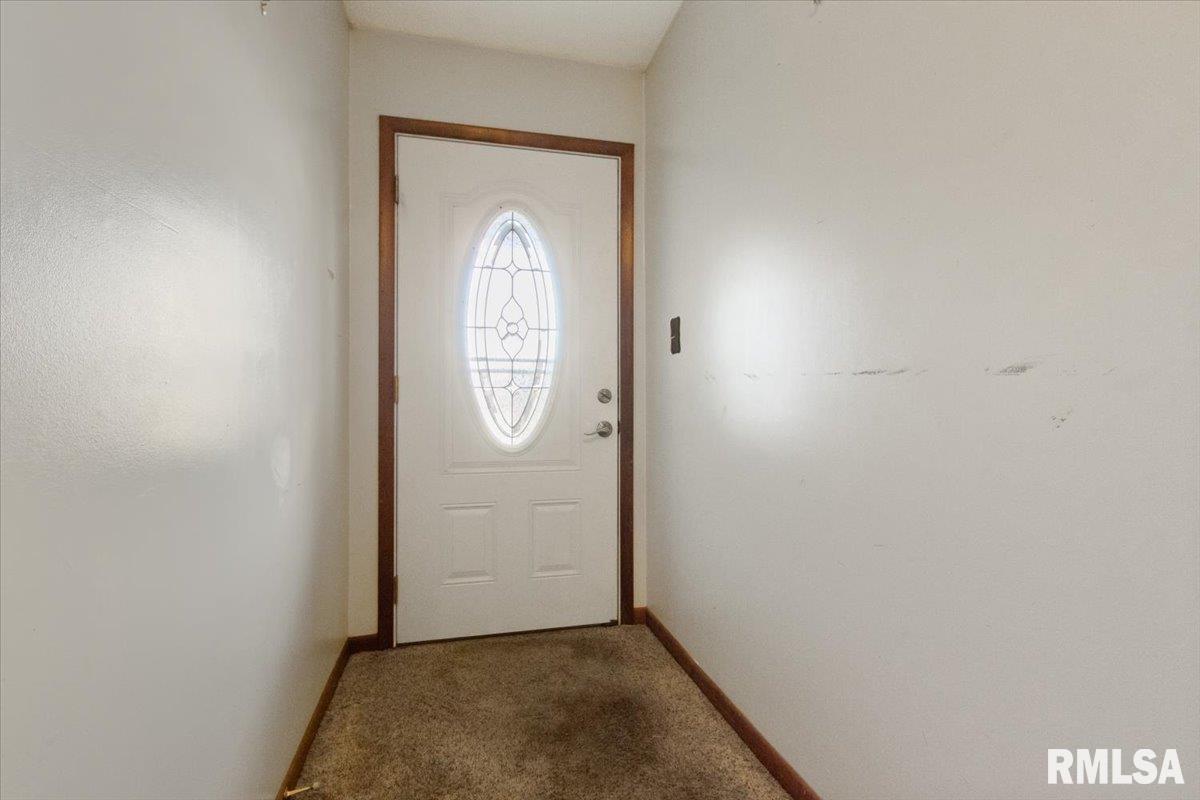 678 Banta Road Lowpoint, IL 61545 - Photo 5 of 40