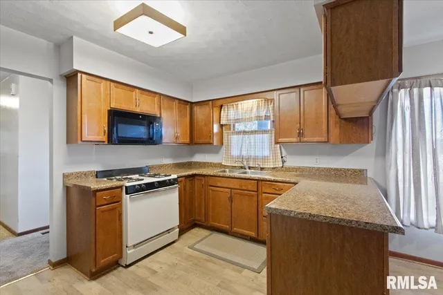 $230,000 | 678 Banta Road, Lowpoint, IL 61545