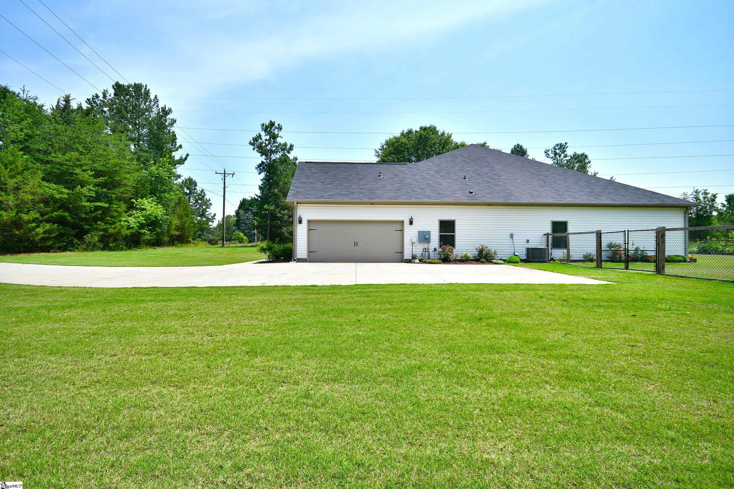 313 Old Power Plant Road Duncan, SC 29334 - Photo 4 of 36 Gallery Image 4