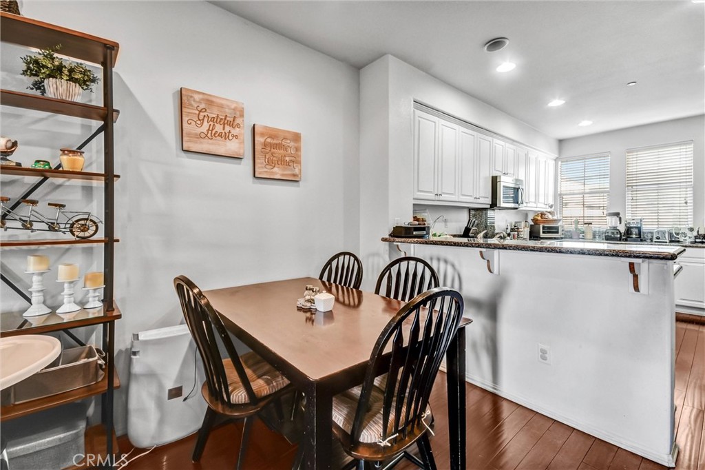 827 East Promenade, Unit E Azusa, CA 91702 - Photo 9 of 32