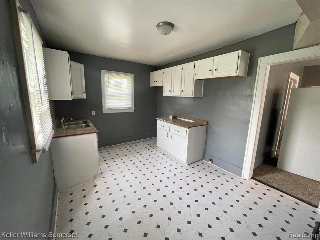 8246 Toepfer Road Warren, MI 48089 - Photo 9 of 17