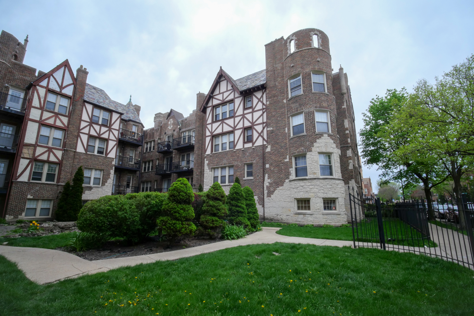 5711 North Kimball Ave Unit 3N  