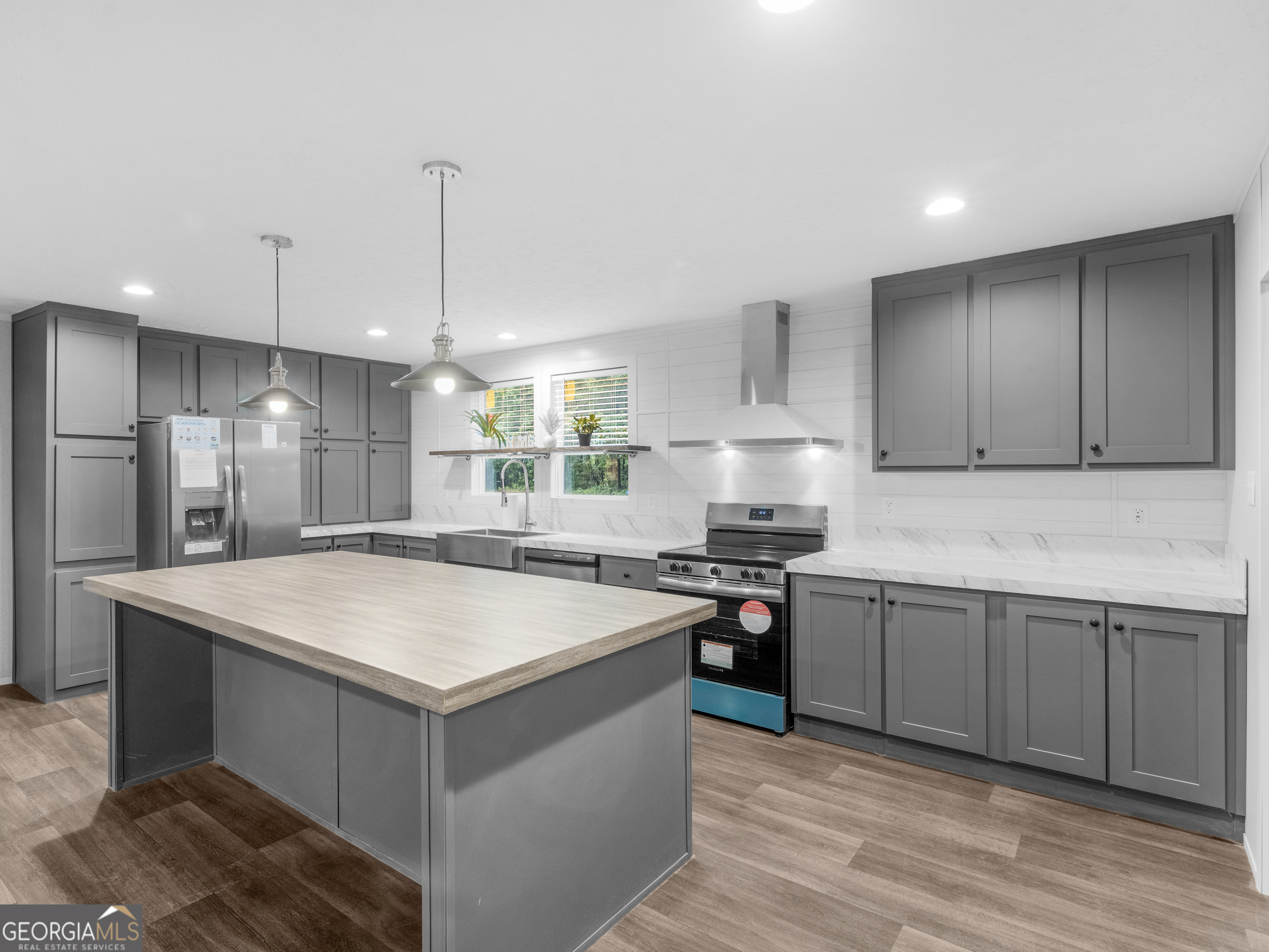 115 Gregory Lane Eatonton, GA 31024 - Photo 7 of 62 a kitchen with stainless steel appliances granite countertop a sink stove and refrigerator