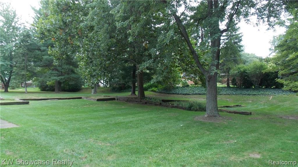 28109 Hawberry Road Farmington Hills, MI 48331 - Photo 5 of 26