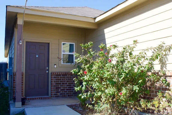 $1,375 | 14615 Stirrup, Elmendorf, TX 78112