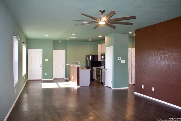 $1,375 | 14615 Stirrup, Elmendorf, TX 78112