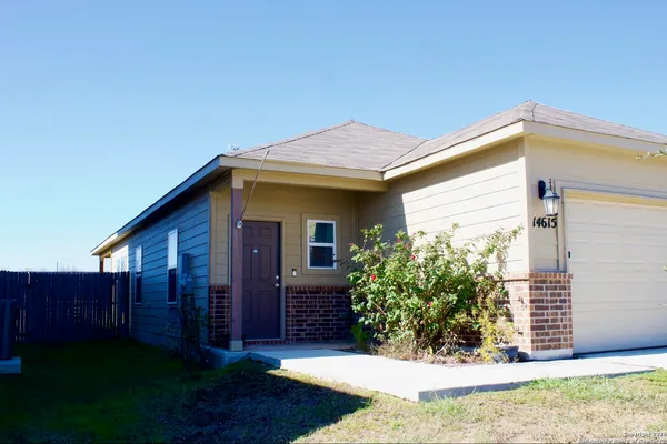 $1,375 | 14615 Stirrup, Elmendorf, TX 78112
