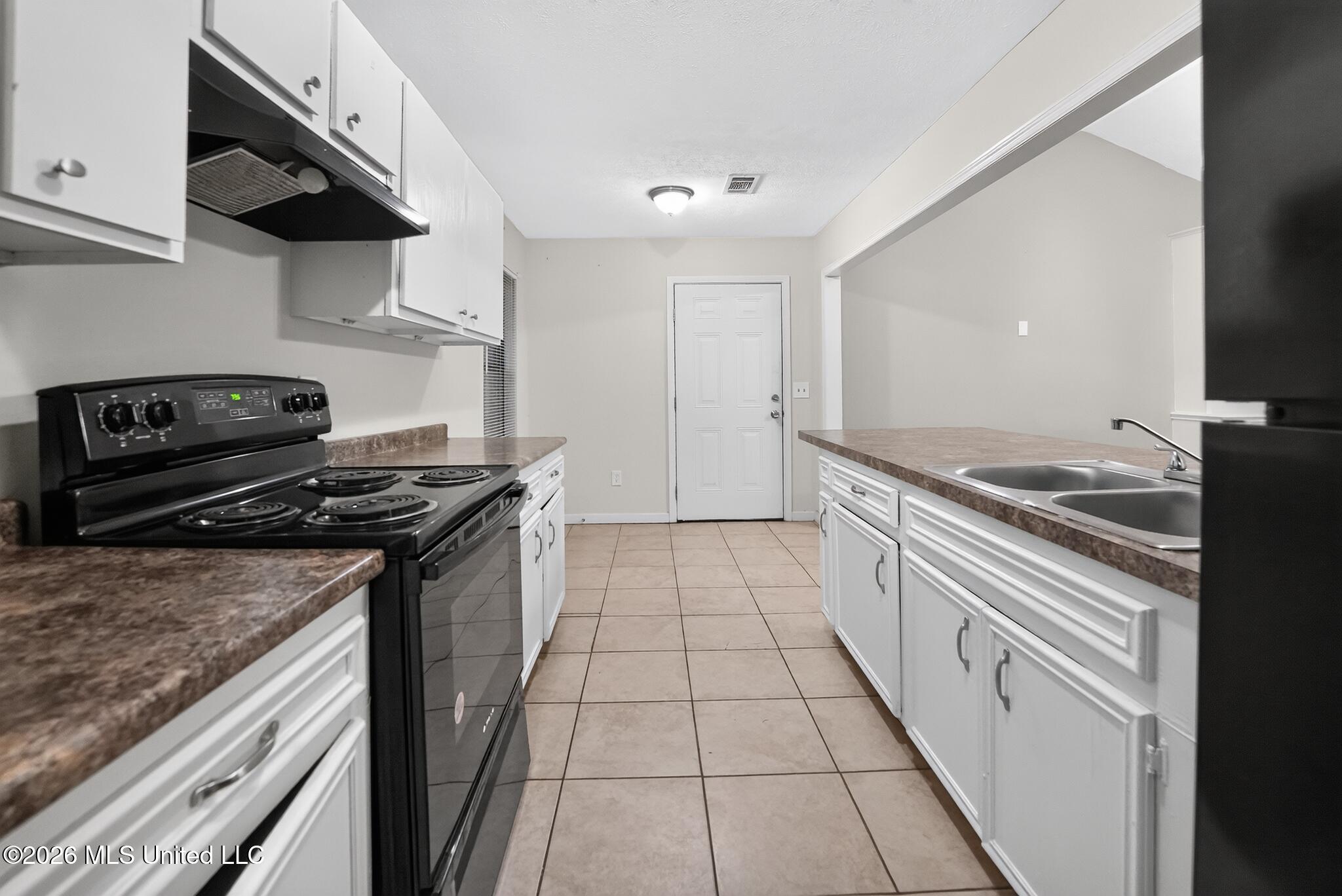 1407 Summit Avenue Jackson, MS 39212 - Photo 8 of 20 10_1407_Summit_Ave-Kitchen-8409