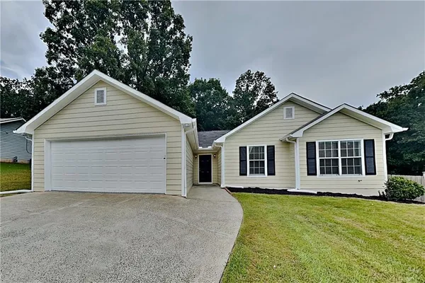 $1,900 | 3685 East Bolding Road, Flowery Branch, GA 30542