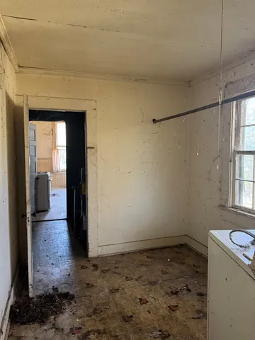 a view of livingroom with furniture