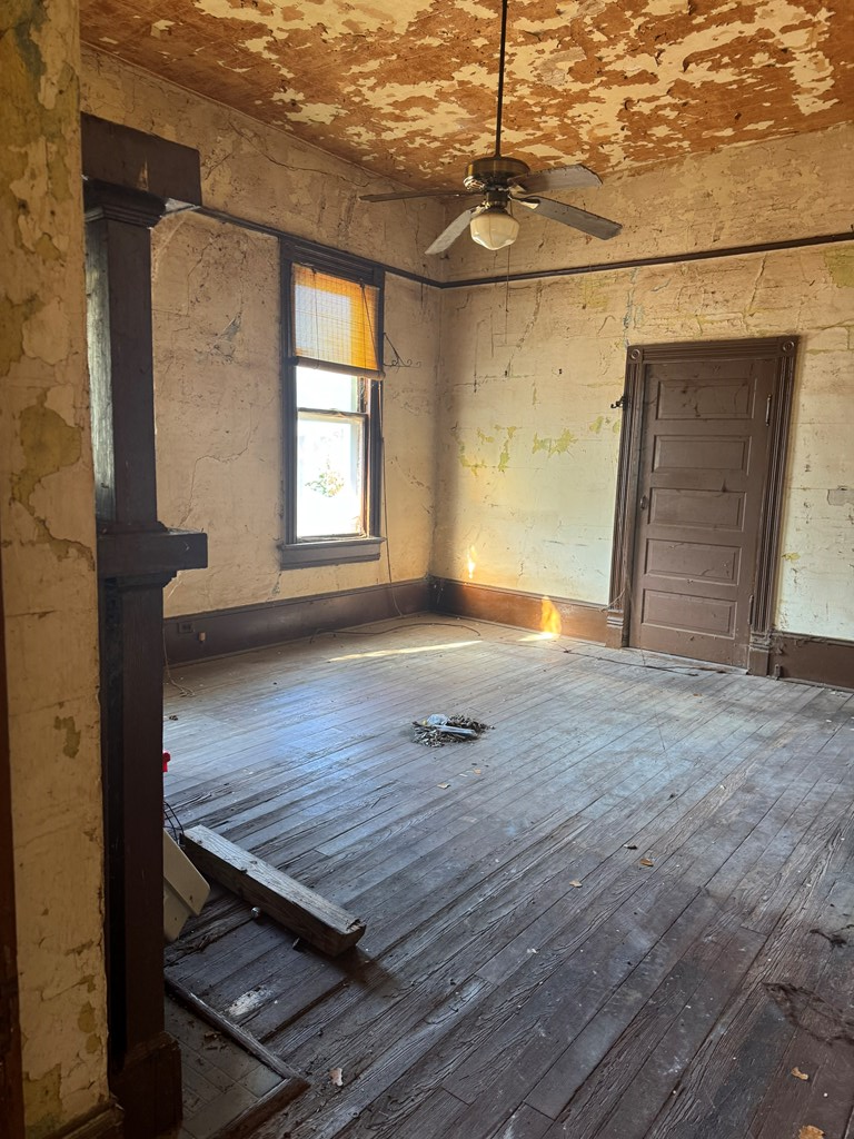 312 2nd Avenue Manchester, GA 31816 - Photo 6 of 19 Living Room