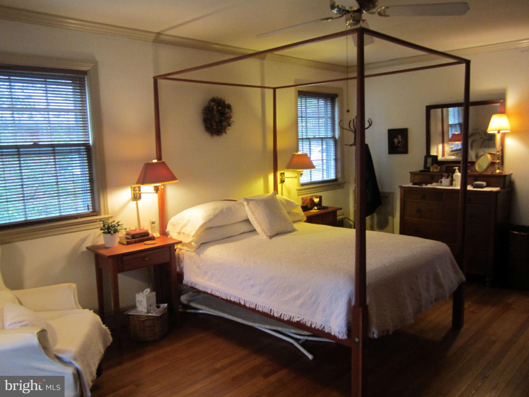 4639 Briarclift Road Baltimore, MD 21229 - Photo 11 of 19 Bedroom (Master)