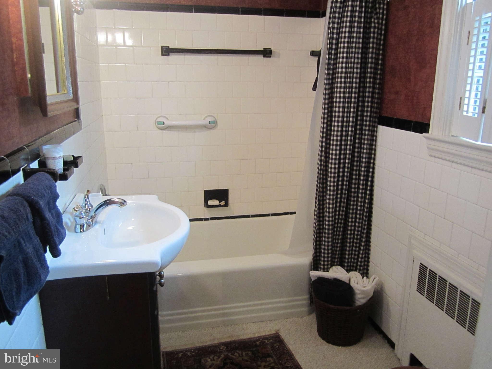 4639 Briarclift Road Baltimore, MD 21229 - Photo 12 of 19 Bath