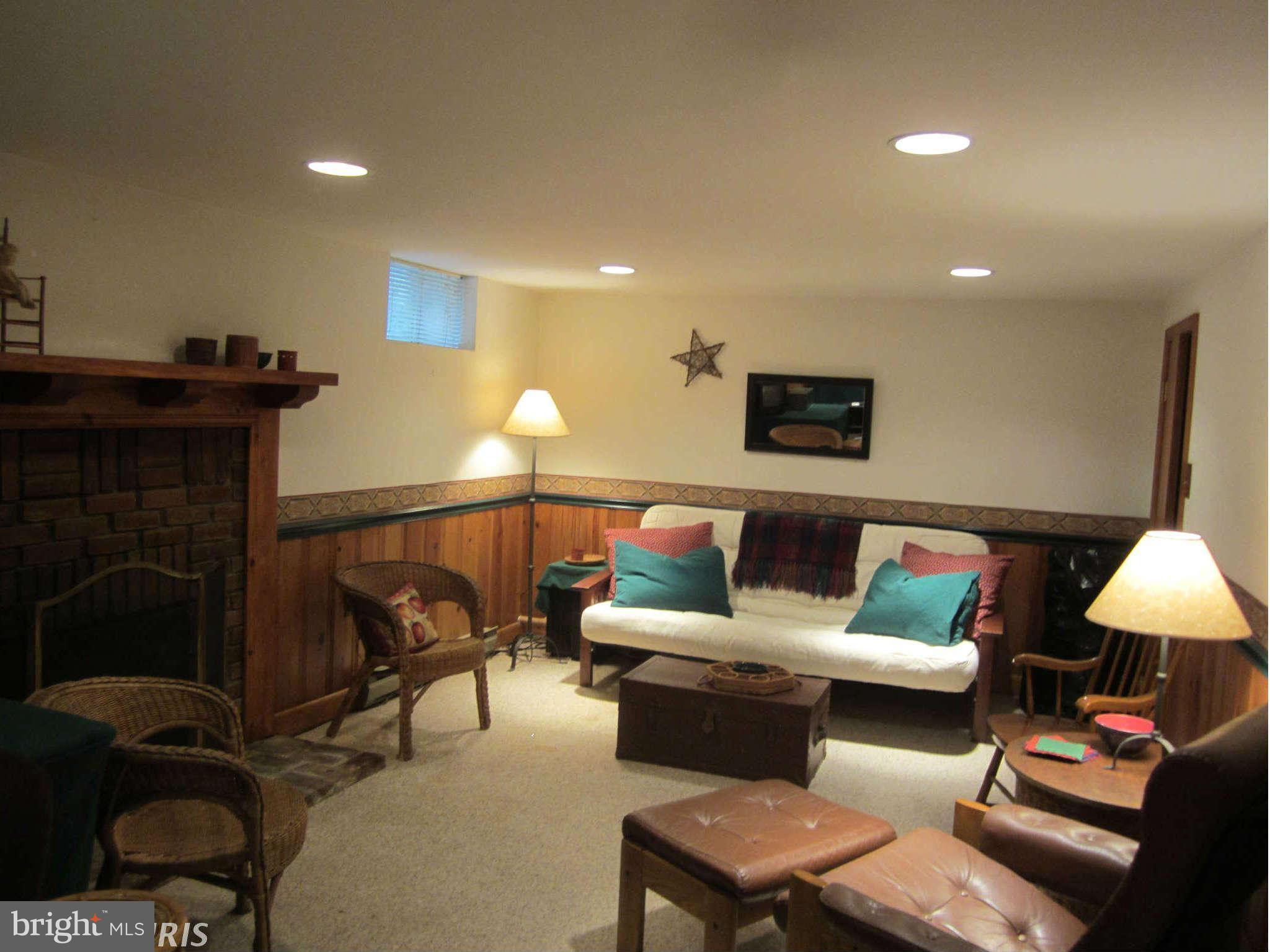 4639 Briarclift Road Baltimore, MD 21229 - Photo 15 of 19 Family Room