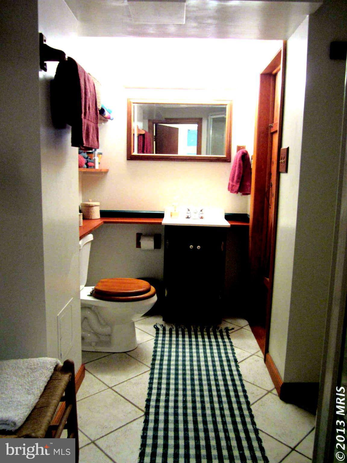 4639 Briarclift Road Baltimore, MD 21229 - Photo 16 of 19 Bath