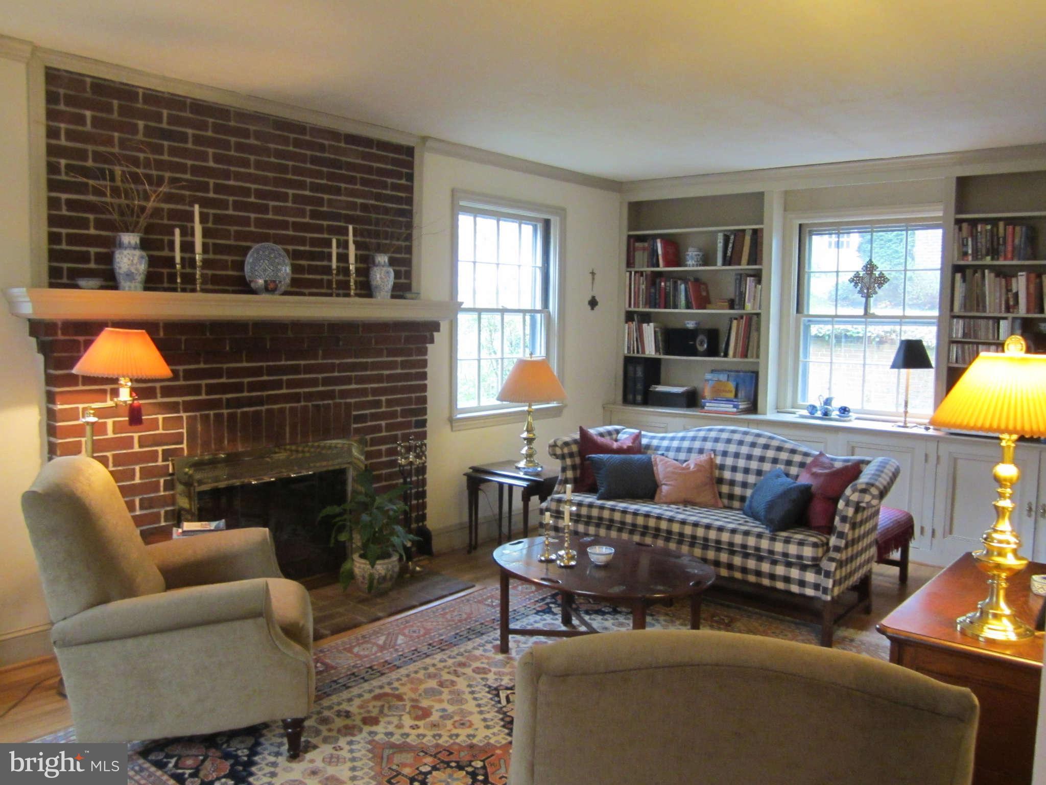 4639 Briarclift Road Baltimore, MD 21229 - Photo 6 of 19 Living Room